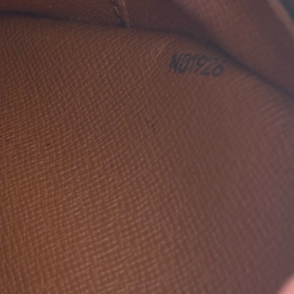 Louis Vuitton Blois Monogram Crossbody Bags π - Picture 10 of 14